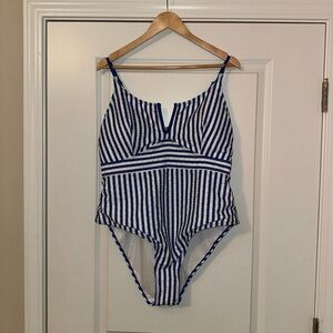 SHEIN white and blue striped one piece swimsuit in a 4XL, fits more like a 2XL